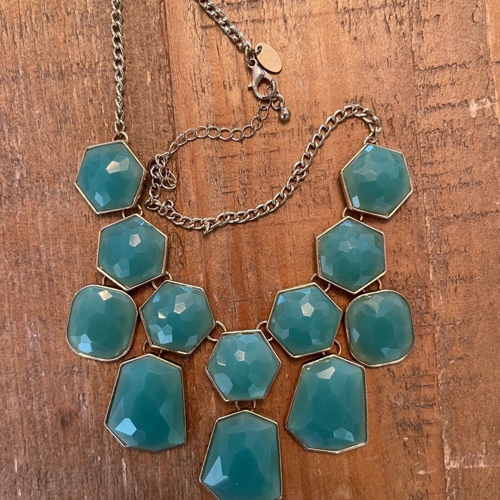 Excellent condition! Teal and gold necklace!